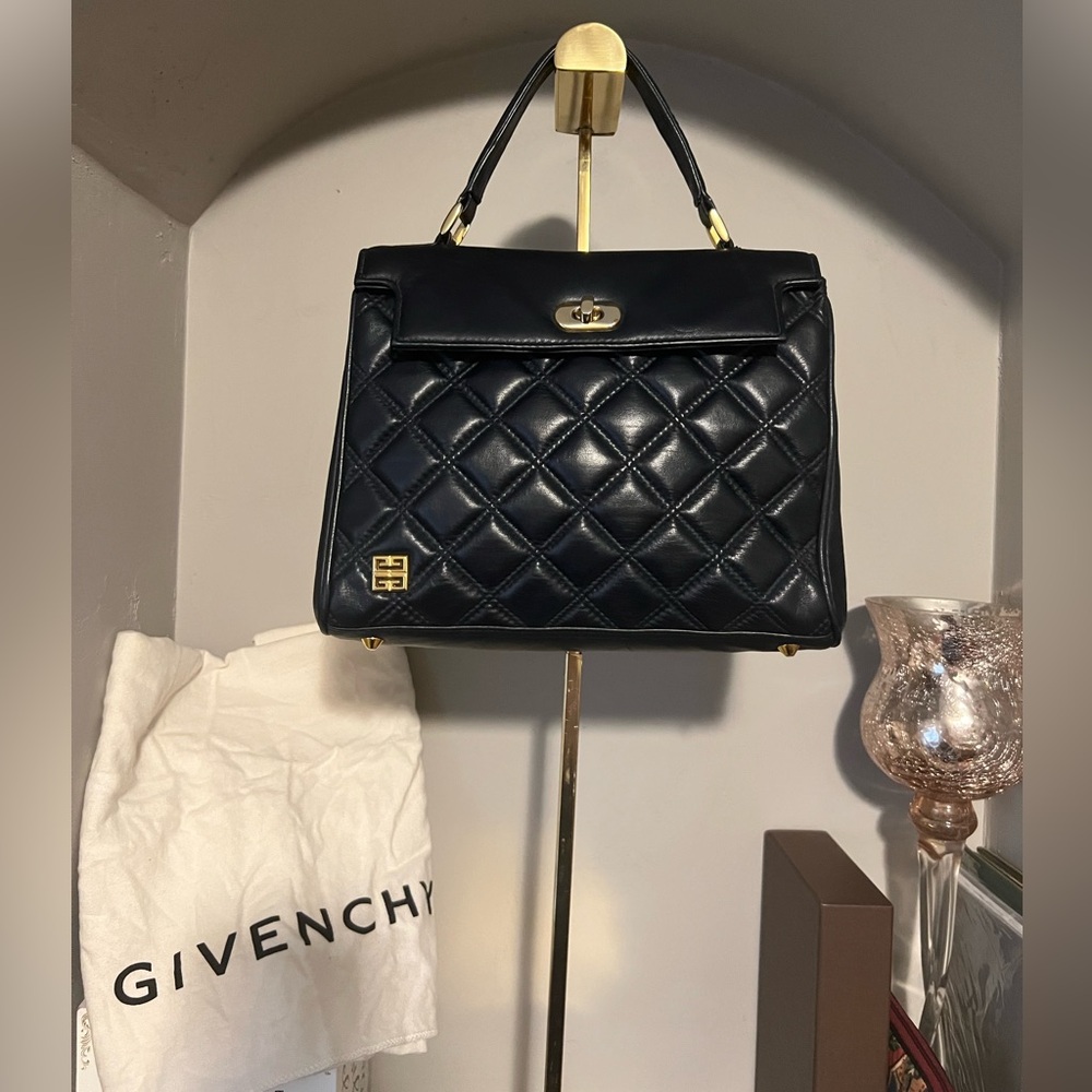 Givenchy leather black Quilted handbag with dust bag - VGUC with COA